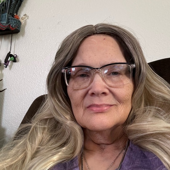 Meet your Posher, Donna - Picture 2 of 2